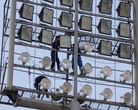 STADYUM PROJEKTÖRLERİNİN MONTAJI BAKIMI VE SERVİSİ