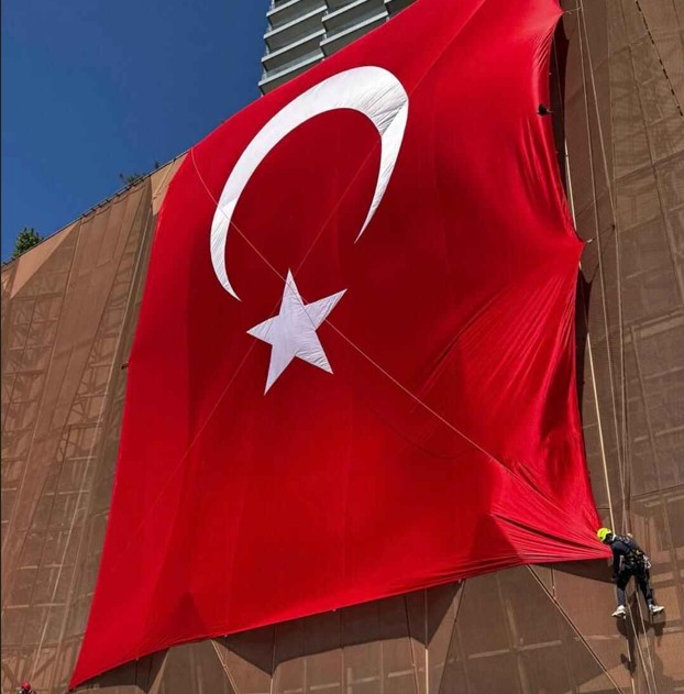 Tabela & Bayrak Asılması